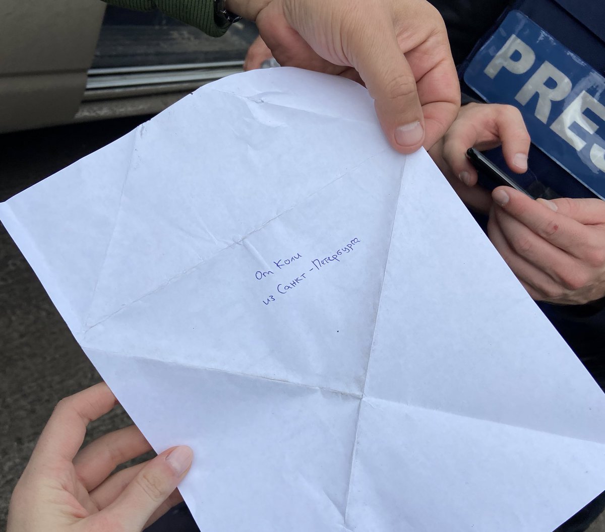 Журналісти знайшли у звільненому Ізюмі лист малої русні до окупанта. От колі з санкт-пєтєрбурга.

Але ж…просто діти…діти не винні…діти не відповідають за дорослих… але ж… без але ж.русня є русня.