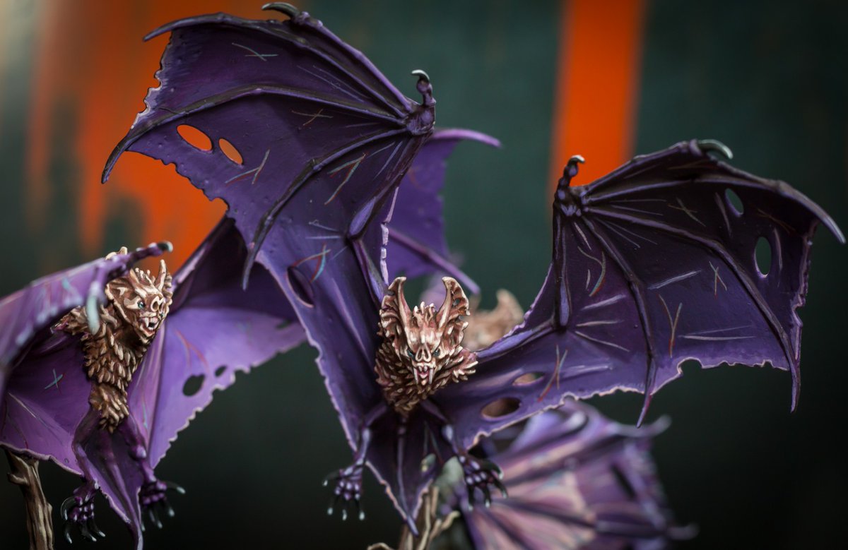 viktoshe4ka's tweet photo. Also love these minis) my army of vampires grow) #WarhammerCommunity #warhammerageofsigmar #ageofsigmar #soulblightgravelords #fellbats https://t.co/nJD7UaUyRO