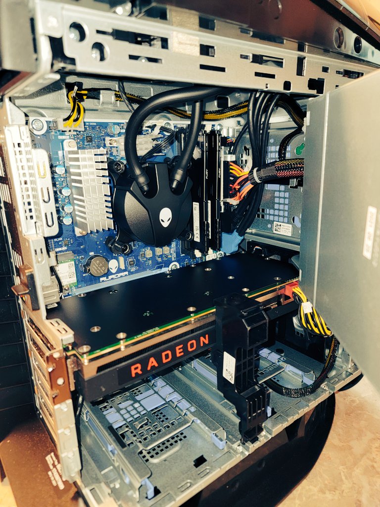 NickJamesFTM's tweet photo. New addition.  #DELL #Alienware #Radeon https://t.co/EcSGDqbkDB