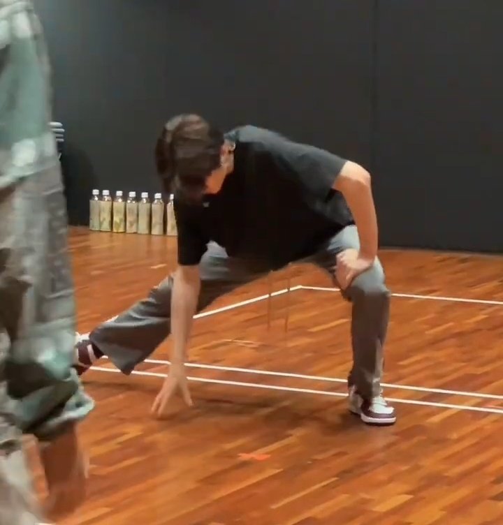 mriessi's tweet photo. warmp up muna bago mapagod kakahanap ng link https://t.co/pTWyuTxYj2