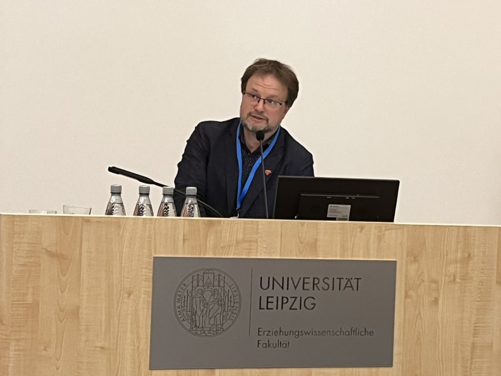 regstud's tweet photo. #CEE22 Maciej Smetkowski @EUROREG_UW presenting on main  economic convergence &amp; changes in #CEE, what #cohesion policy could do to improve the situation and the contribution of CEE to understand regional development and policy interventions https://t.co/N2HviWHxU7