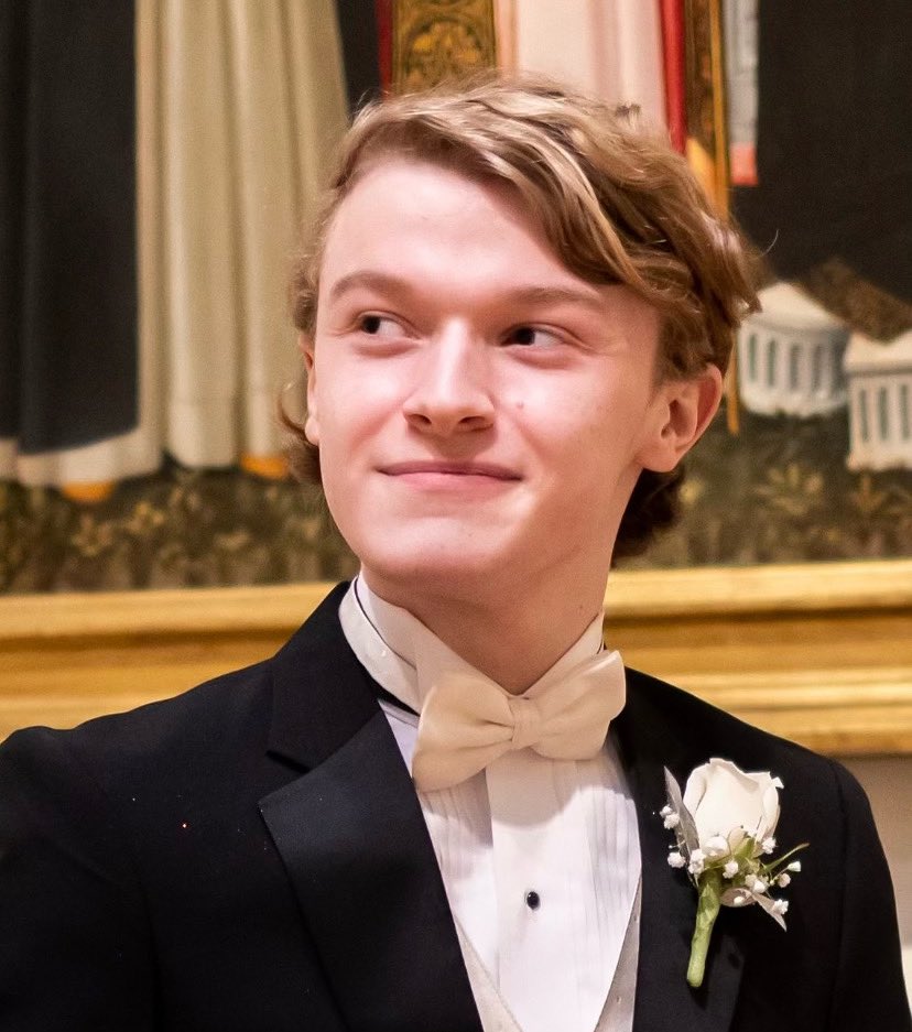 LU_COMM's tweet photo. #FirstYearFriday
Meet Ryan Stock! Fun fact about Ryan is that he plays 5 different instruments. Ryan decided to #RushCOMM when he fell in love with the digital media aspect at his high school, he also loved the professors he met here during his tour. Welcome to the #COMMunity! https://t.co/tmVMfa4to5