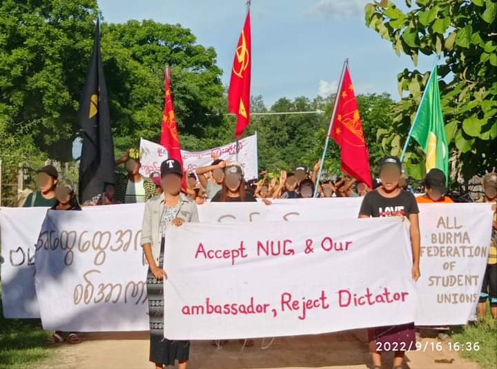 miN13700's tweet photo. The basic education general strike committee of Myaing, ABFSU members, local PDF comrades &amp; residents in #Myaing township marched in full force on Sep 16, to continue protesting against the military regime.

#AcceptNUGRejectMilitary
#2022Sept16Coup
#WhatsHappeninglnMyanmar https://t.co/LaY6OxcB0D