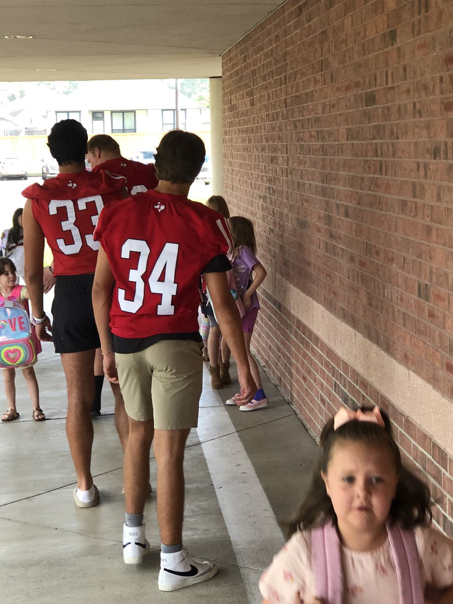 Coach_C_Tobola's tweet photo. Friday Smiles and High-fives @TISDTES #OutPlayersGivingBack https://t.co/rvRHo70GdZ