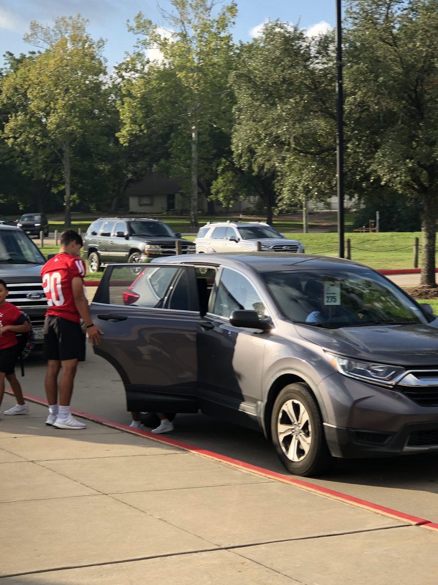 Coach_C_Tobola's tweet photo. Friday Smiles and High-fives @TISDTES #OutPlayersGivingBack https://t.co/rvRHo70GdZ