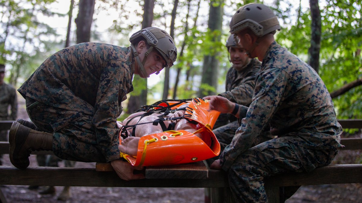 MARFORCOM's tweet photo. #Marines w/ @2dMarDiv, transport a simulated casualty during the #DLAP 4-22 on Fort A.P. Hill, VA. DLAP provide Marines w/ training opportunities to develop an apex level of warfighting abilities.
(#USMC photos by LCpl. Ryan Ramsammy)
#WeHaveTheWatch #HomelandDefense #EveryClime https://t.co/QAM9UzJt8x