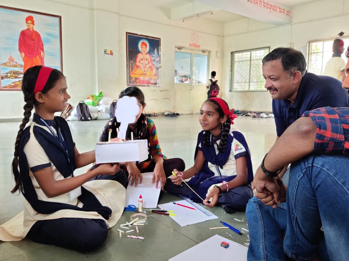 Brillio_CSR's tweet photo. Pune Smiles Week Day#3: We had 10+ Brillians come together at the PMC school in Pashan, where they interacted with over 30 students, actively mentored them during the science model-making competition, and shared valuable life lessons.
#punesmilesweek #STEMlearning #sciencemodel https://t.co/ByulJw3bfv