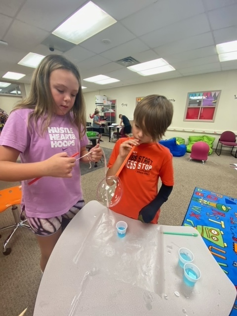 AbbeyJBolton's tweet photo. 5th Grade trialing bubble recipes while learning the Scientific Method...
Check out the bubble igloo...Winner: Molly! #biggestbubble
#DaveyDragons @KentSchools @Ghorning6 https://t.co/SoIqJc8wcP
