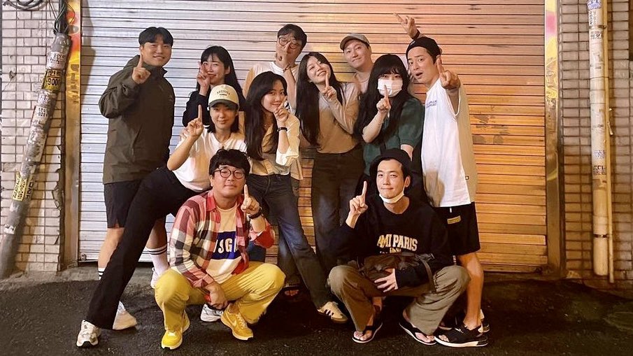 yeyeskii's tweet photo. they celebrated the hospital playlist anniversary with us. not just the casts, but also the staffs, and pd shin wonho. i’m crying for real 😭 https://t.co/xKAiDFtFku