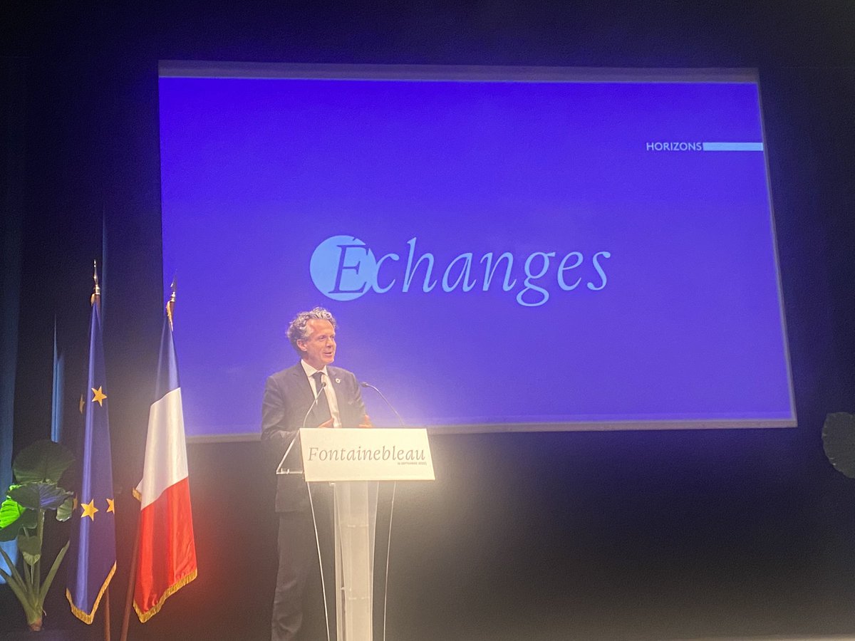 BonnaterreL's tweet photo. À #Fontainebleau pour une journée de travail d’@HorizonsLeParti autour d’@EPhilippe_LH et de nos collègues chargés des pôles thématiques. Des idées, une stratégie et un maillage territorial. Plus de 170 #Maires réunis  pour faire vivre la force des territoires #horizons https://t.co/HVzO6pEd0c