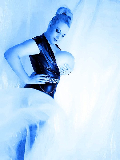 Happy blue #fridaymorning …. I hope you have a great start in a nice weekend … I wish you a good time