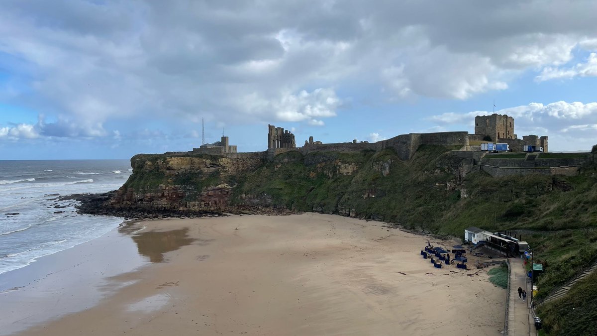 DerrenBrown's tweet photo. One of the best lunches ever @rileysfishshack, Tynemouth. Thank you everyone, that was magnificent 🐟 https://t.co/d3u1sXbqnW