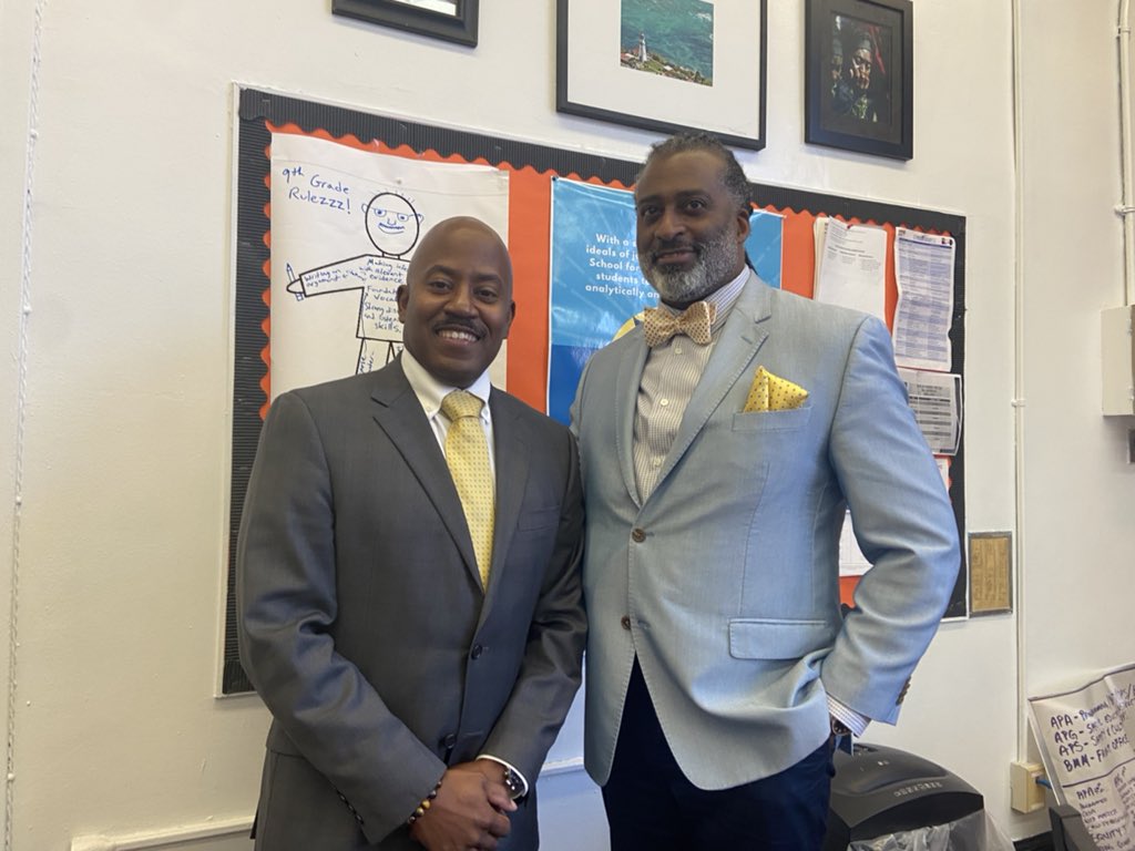 TPaulin_BKNHS's tweet photo. It was a pleasure to see leadership in action yesterday as I met with new principal @ShomariAkil at @JohnJayLawHS. Ideas, discussion, planning -all were on display to support a vision for students #LeadersLead #SY23LetsGo! #SunnyYellow @BKNHSSuptRoss @ElleRushie @YuetChu_NYCDOE https://t.co/FCvQJ4kmUZ