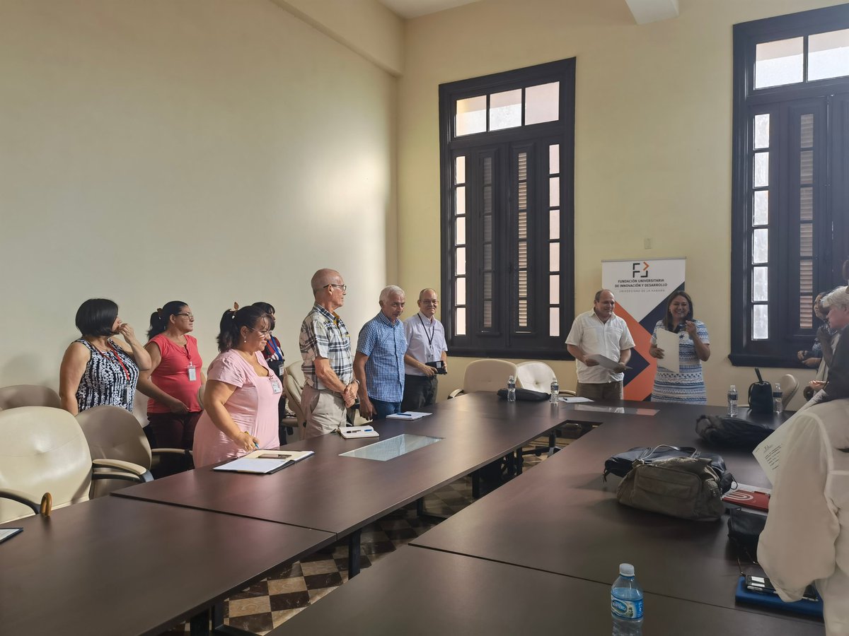 Yoana Pérez Badell (@badellperez) on Twitter photo Se fortalece alianza Universidad-Empresa mediante firma contrato para respaldar desarrollo proyectos entre <a href="/FundacionUH/">Fundación Universitaria de Innovación y Desarrollo</a> y <a href="/CIGBCuba/">CIGBCuba</a>. La Facultad de #Química <a href="/UdeLaHabana/">Universidad de La Habana</a> participa activamente en ideas innovadoras a través del Laboratorio conjunto Nanomedicina UH-CIGB. Se fortalece alianza Universidad-Empresa mediante firma contrato para respaldar desarrollo proyectos entre <a href="/FundacionUH/">Fundación Universitaria de Innovación y Desarrollo</a> y <a href="/CIGBCuba/">CIGBCuba</a>. La Facultad de #Química <a href="/UdeLaHabana/">Universidad de La Habana</a> participa activamente en ideas innovadoras a través del Laboratorio conjunto Nanomedicina UH-CIGB.