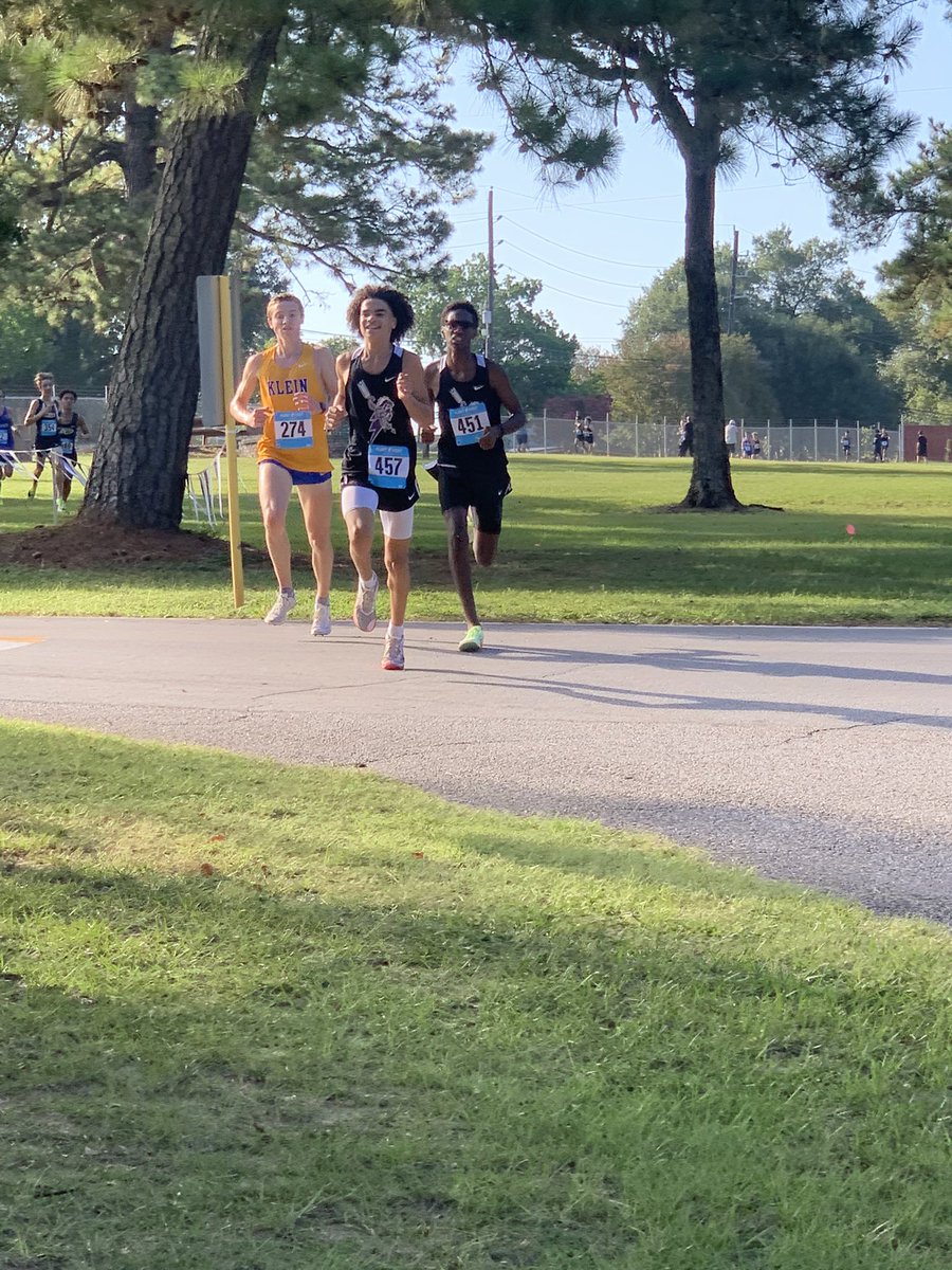 Coach_Kowalski's tweet image. Varsity Boys may not have snagged individual medals, but they crushed some PRs!!! @FulshearXC #WeAreFu1shear
