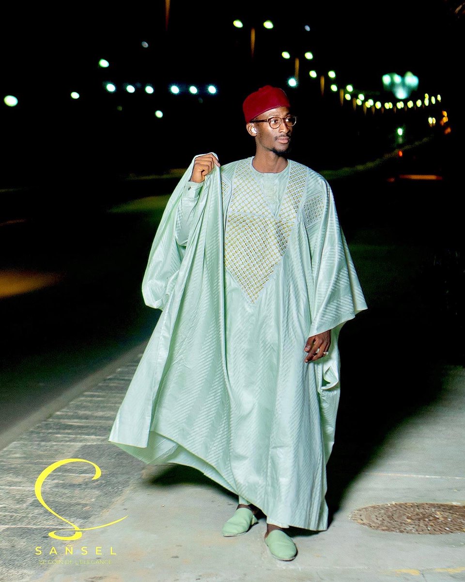 Sagnsel's tweet photo. Bonjour 👋 et Al Jummah mu barak 

Vous voulez repousser les limites de l’élégance, alors ne ratez pas notre très joli modèl de grand boubou avec toutes les finitions prestigieuses. 
 
Rt apprécié ! https://t.co/7e0ki7PfPV