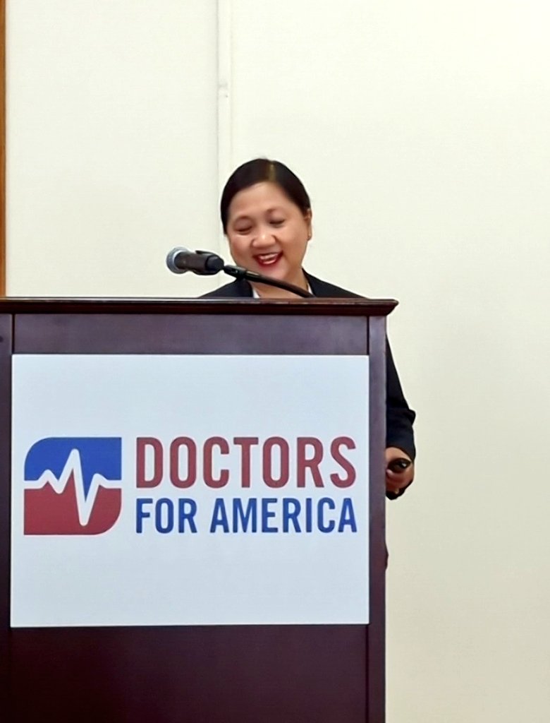 jilowenthal's tweet photo. Starting off @drsforamerica #NLCChicago2022 day deux with @KimYuMD of @AledadeACO @aafp @cafp_familydocs @ThisIsOurShot on relational organizing and storytelling skills for doctors and medical students who want to make change for patients. https://t.co/LS2ePe70LR