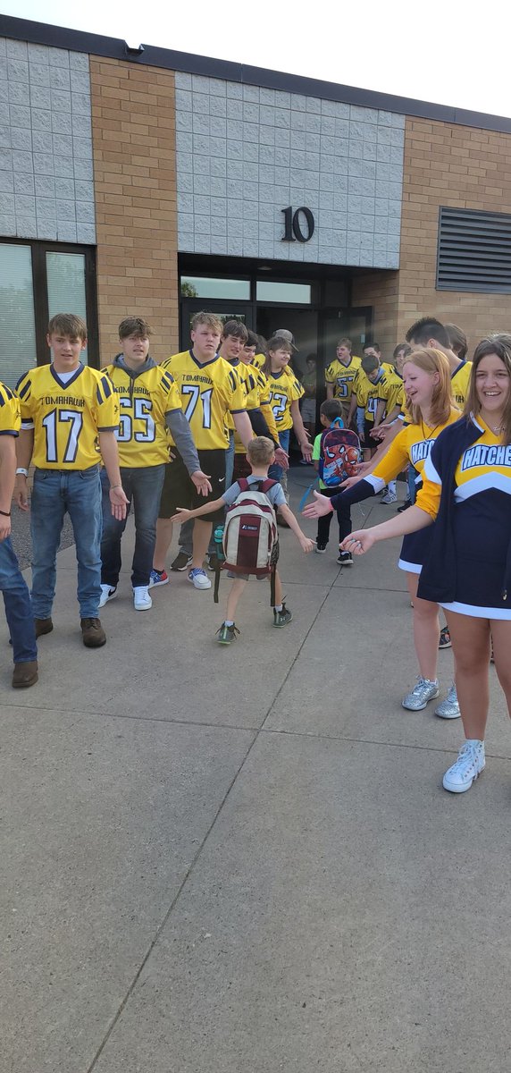 SamHrnndz's tweet photo. 🪓Hatchet Football Game Day🪓
@TomahawkFB vs @ofhspanthers
Parents Night
Hatchet Field
7:00 pm
#gohatchets #proveit #wisfb https://t.co/InpUXj9rQD