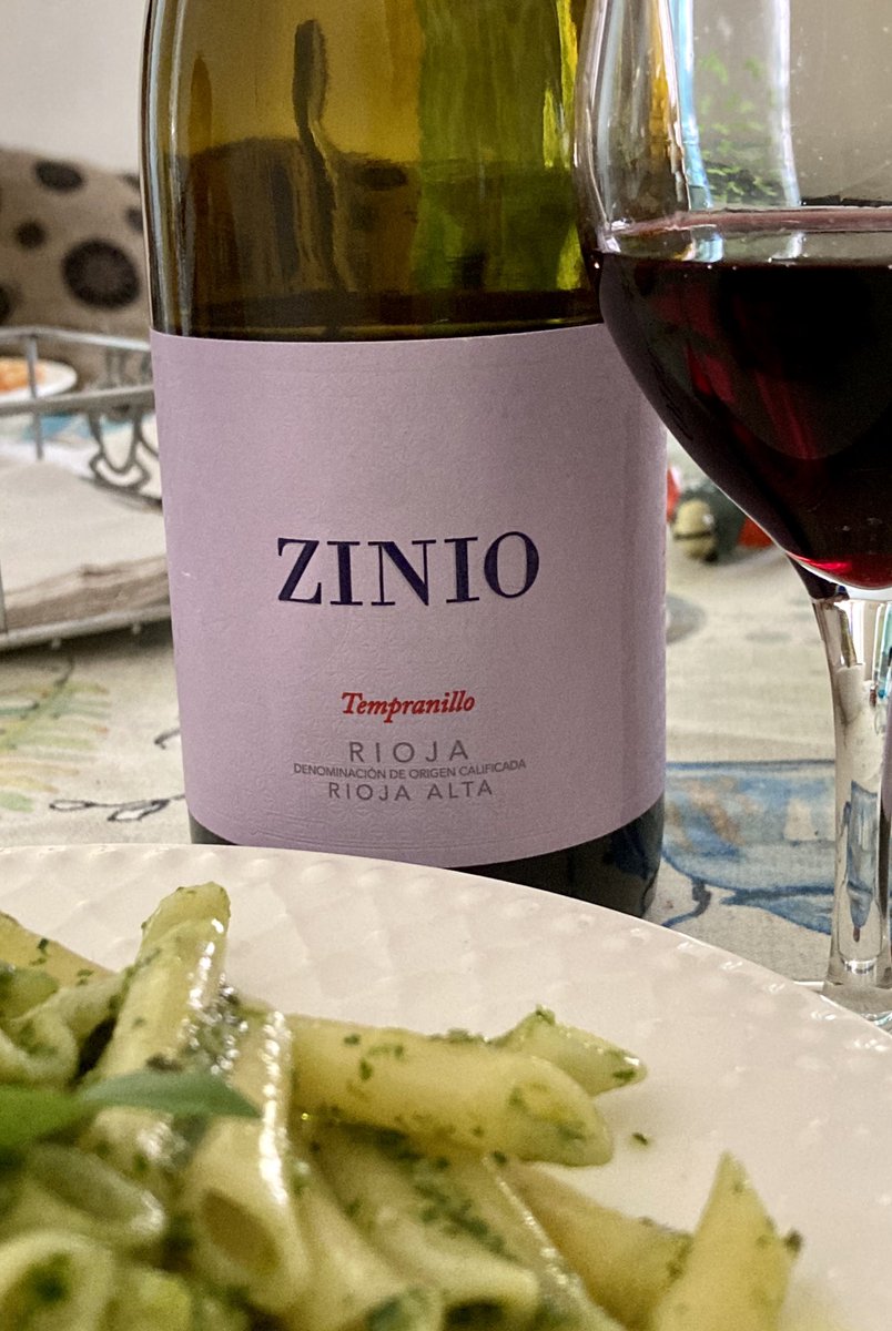 Penne al pesto casero con un vino tinto ecológico de <a href="/ZinioBodegas/">Zinio Bodegas</a> tempranillo.