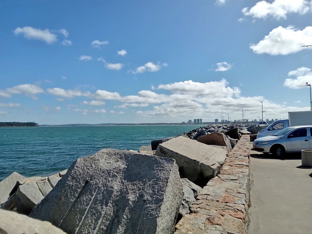 Alemanya65's tweet photo. Laburando... #Puerto #Habor #PuntaDelEste https://t.co/RbGRNcgilQ