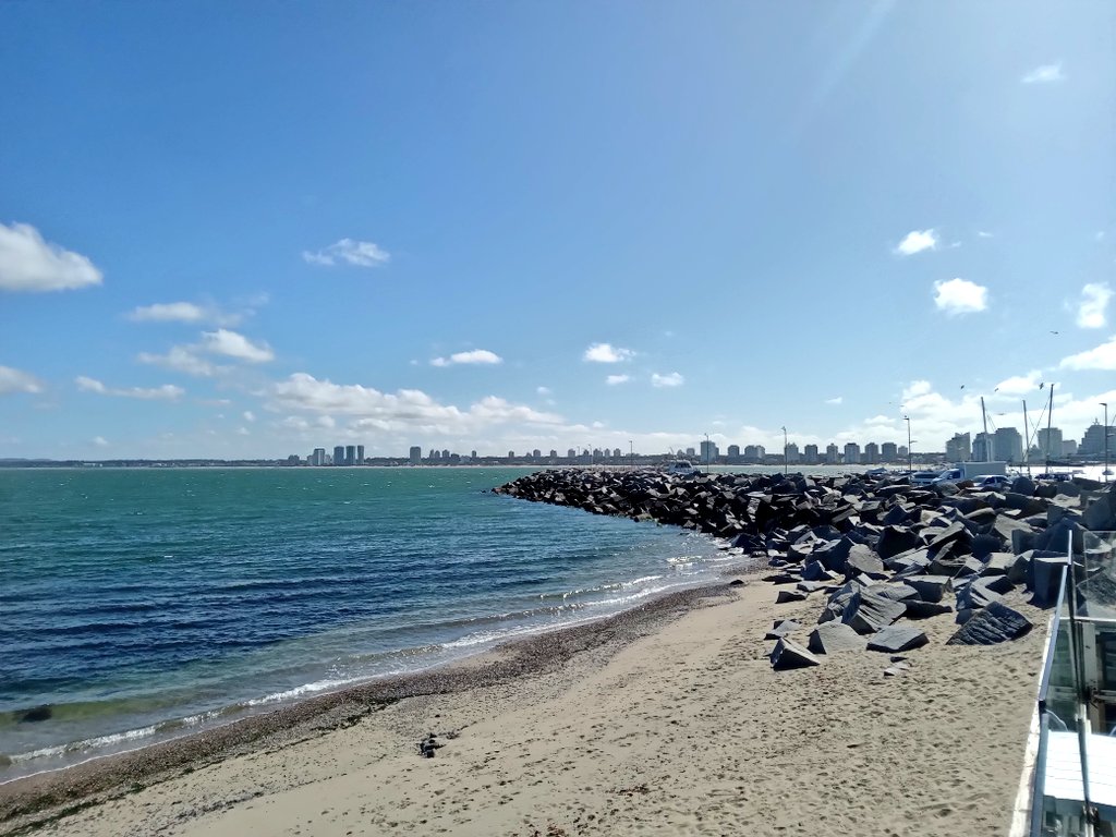 Alemanya65's tweet photo. Laburando... #Puerto #Habor #PuntaDelEste https://t.co/RbGRNcgilQ