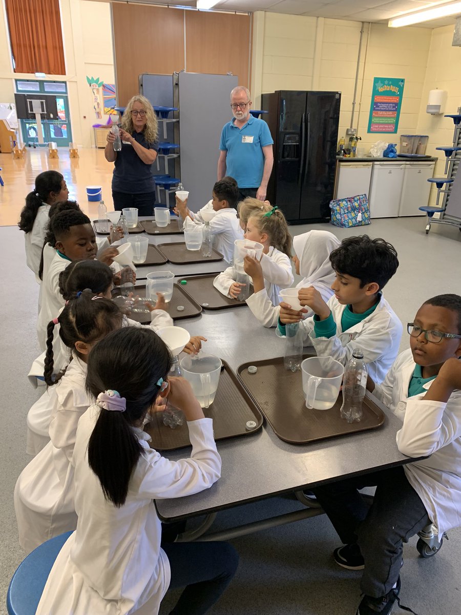 ExtSchLEARNERsT's tweet photo. Science after school club fun at #coleridgeprimary https://t.co/qYtgcFQuv4