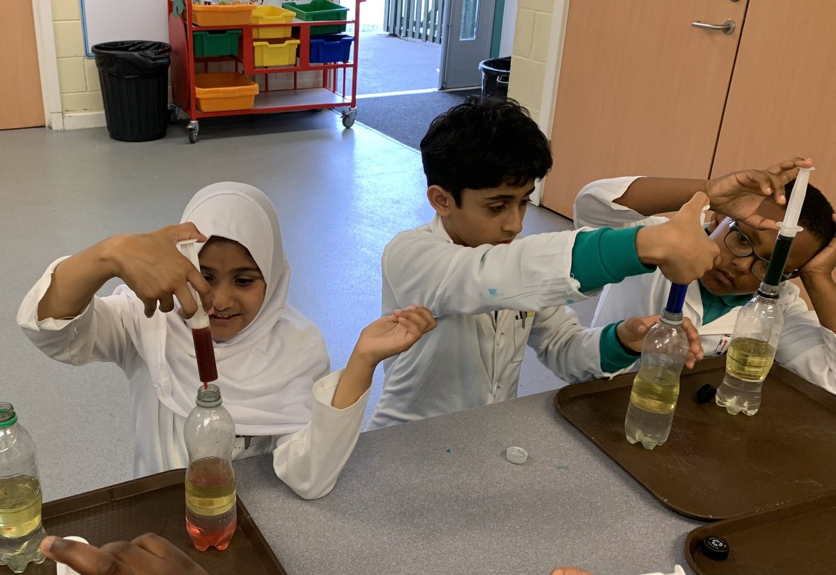 ExtSchLEARNERsT's tweet photo. Science after school club fun at #coleridgeprimary https://t.co/qYtgcFQuv4