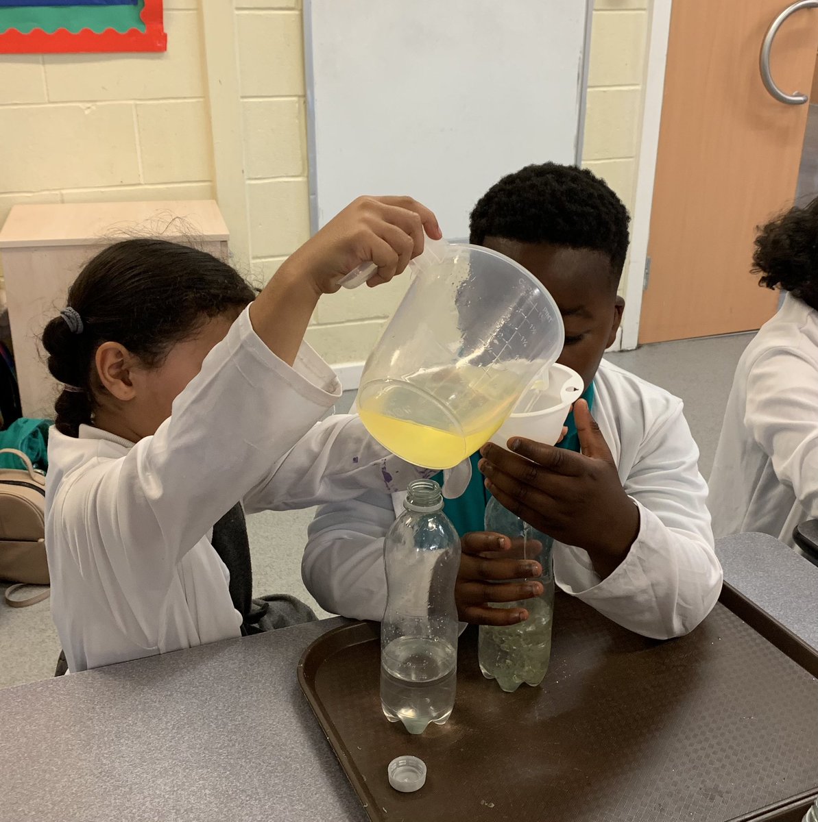 ExtSchLEARNERsT's tweet photo. Science after school club fun at #coleridgeprimary https://t.co/qYtgcFQuv4