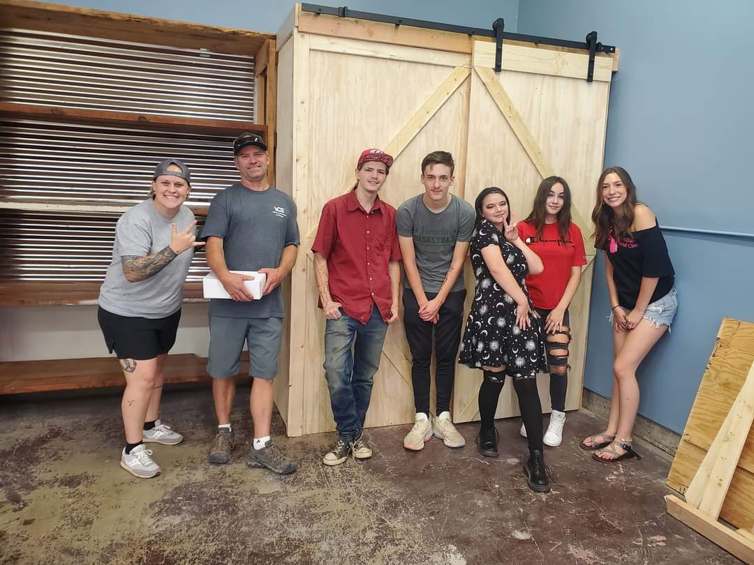 rvrangers's tweet photo. Can wait to check out Jess Mercer's Equilibrium Center inside Paradise Stronger! Thank you Billie Norton and 🔨Valley Contractors Exchange🪚 for sharing your skills with our students and Jess for allowing us to help ❤️

https://t.co/YR8D7Wyfgl https://t.co/0Ci0jRedQI