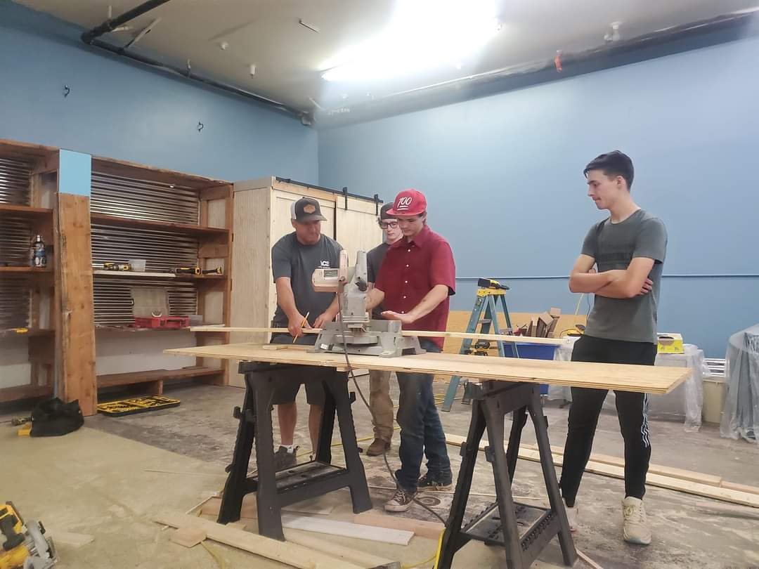 rvrangers's tweet photo. Can wait to check out Jess Mercer's Equilibrium Center inside Paradise Stronger! Thank you Billie Norton and 🔨Valley Contractors Exchange🪚 for sharing your skills with our students and Jess for allowing us to help ❤️

https://t.co/YR8D7Wyfgl https://t.co/0Ci0jRedQI