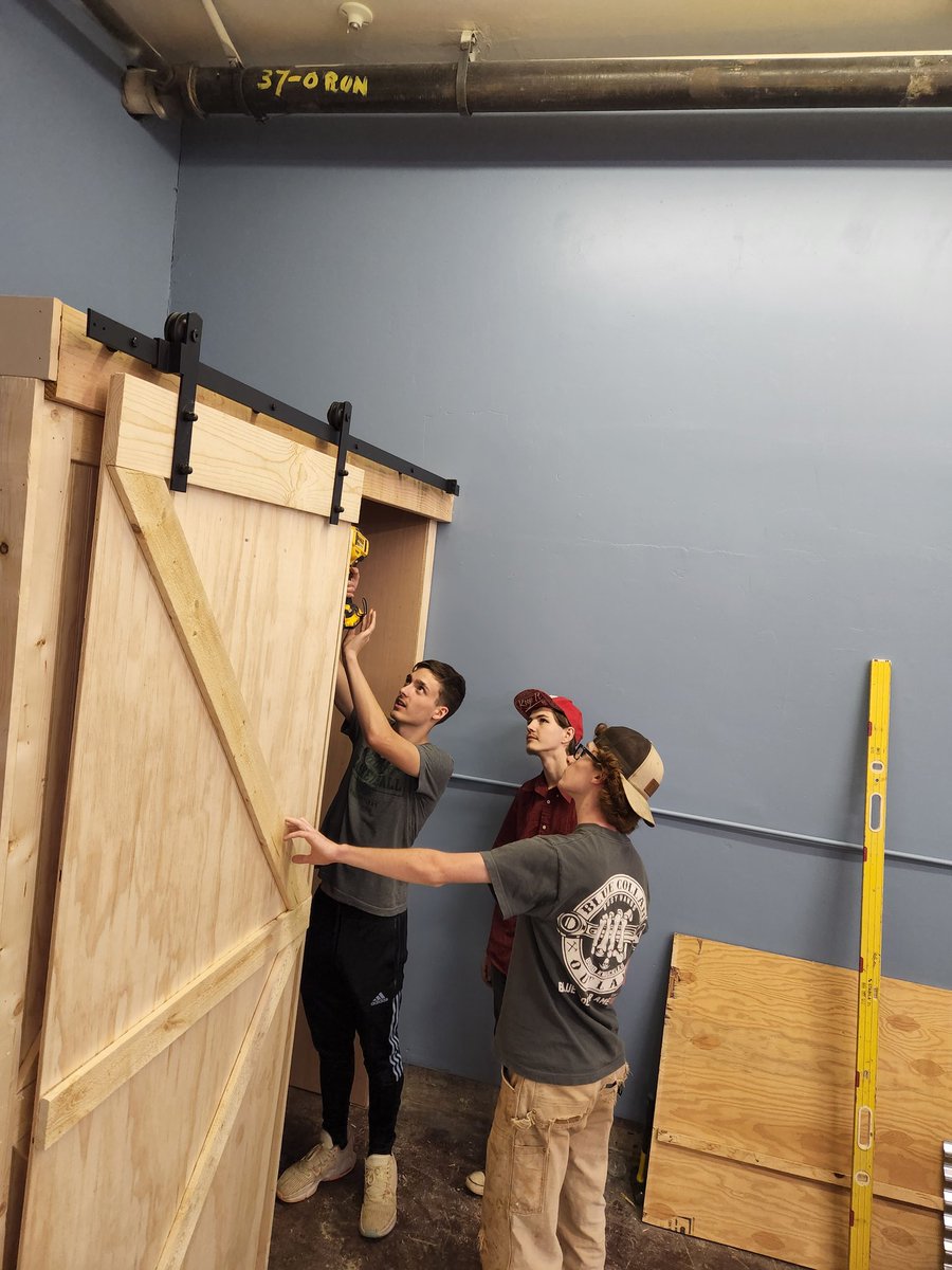 rvrangers's tweet photo. Can wait to check out Jess Mercer's Equilibrium Center inside Paradise Stronger! Thank you Billie Norton and 🔨Valley Contractors Exchange🪚 for sharing your skills with our students and Jess for allowing us to help ❤️

https://t.co/YR8D7Wyfgl https://t.co/0Ci0jRedQI