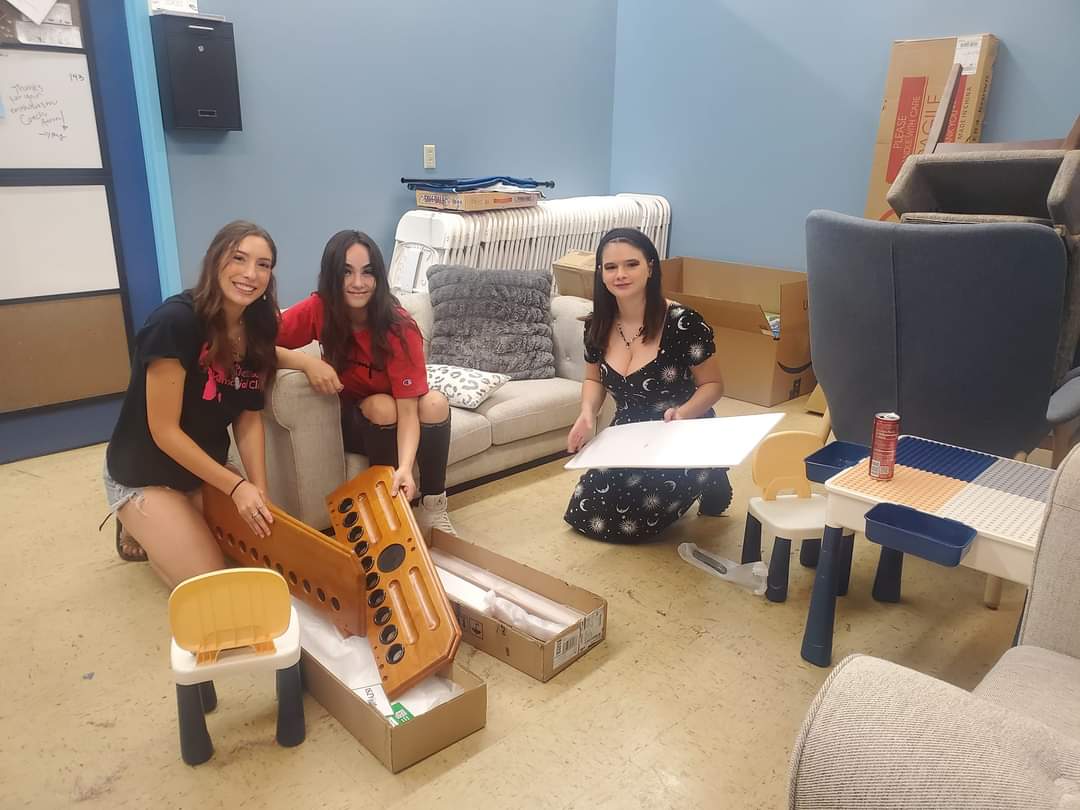 Can wait to check out Jess Mercer's Equilibrium Center inside Paradise Stronger! Thank you Billie Norton and 🔨Valley Contractors Exchange🪚 for sharing your skills with our students and Jess for allowing us to help ❤️

chico.newsreview.com/2022/08/04/a-p…