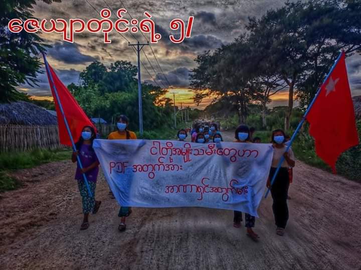 miN13700's tweet photo. Pro-democracy residents in Sagaing's #Ayadaw township continued to protest against the terrorist military council on Sep 16, showing the empowerment of revolutionary women.

#AcceptNUGRejectMilitary
#2022Sept16Coup
#WhatsHappeninglnMyanmar https://t.co/qx5nh4wseh