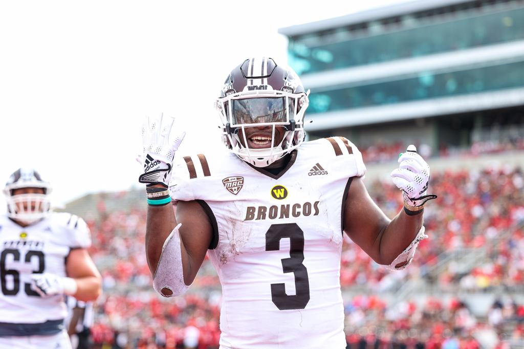 wmualumni's tweet photo. WYNTK: WMU vs. Pitt - @WMU_Football is back in Kzoo tomorrow night!🐴🏈

📅: Saturday 9/17 vs. #23/25 Pittsburgh
📍: Waldo Stadium
⏰: 7:30 PM
📺: ESPN U
🎧: Bronco Radio Network 106.5 JACK FM

#PackForPitt #LetsRide #BroncosReign https://t.co/lAB7HHF7Mk
