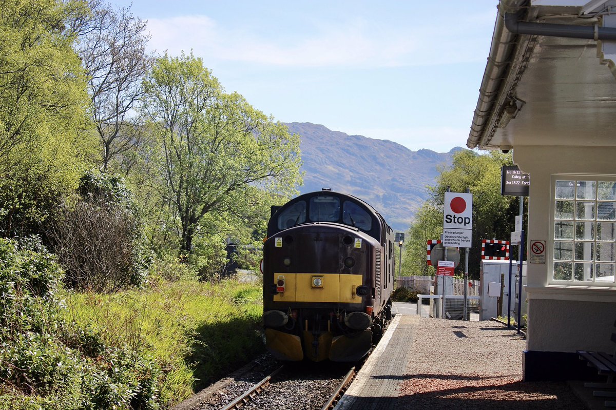 PJSRail's tweet photo. #FrontEndFriday and some picture sorting has generated these, with a #cl37 #englishelectric theme @RailwayMagazine @railexpress @Marshrail Class 37s now in their 60th year @C37LG https://t.co/nX7qGXwXqk