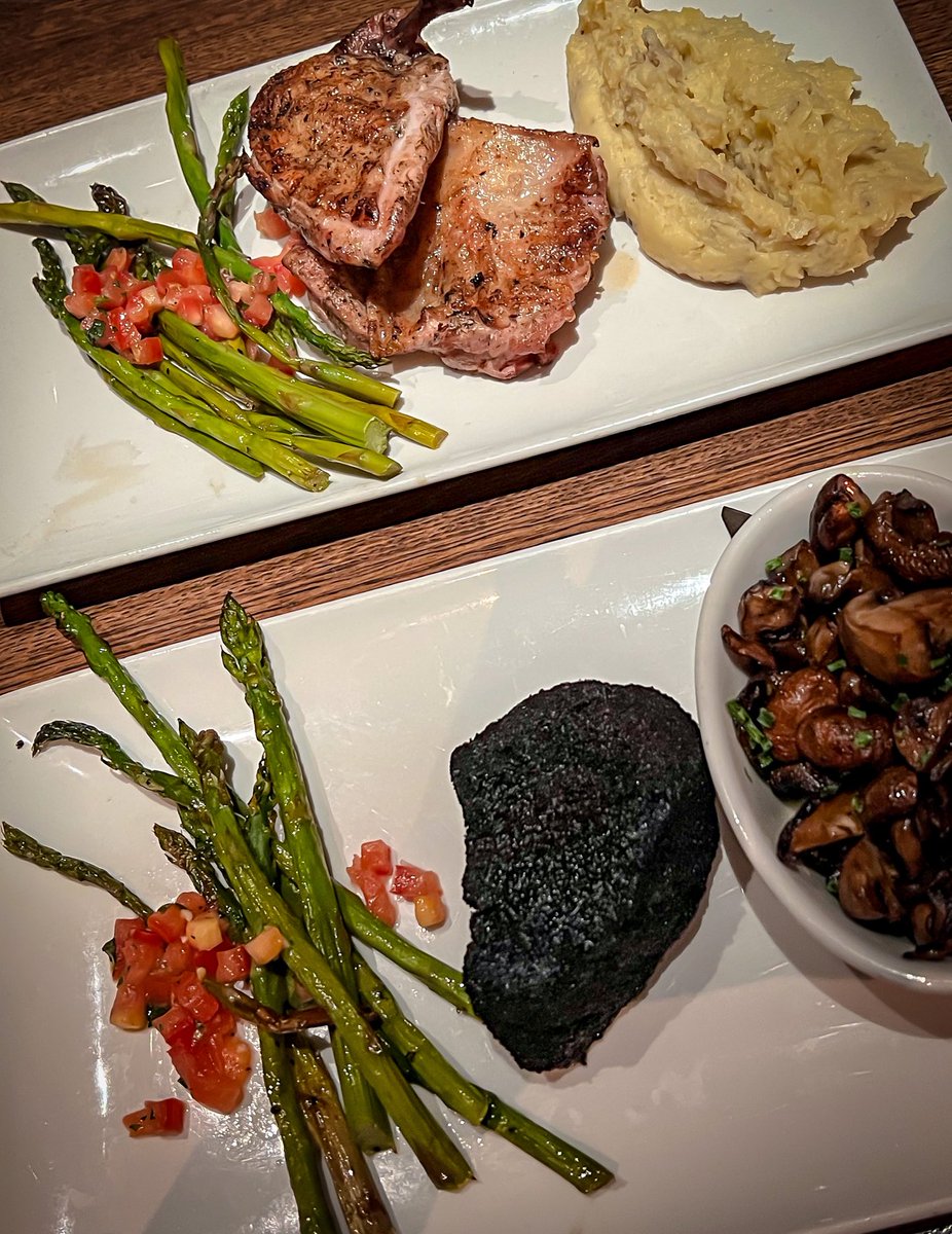 dMarieGoff's tweet photo. #ifwtwa #foodiefriday #Hershey #DevonSeafood&Steak https://t.co/5FtZwhzrS6