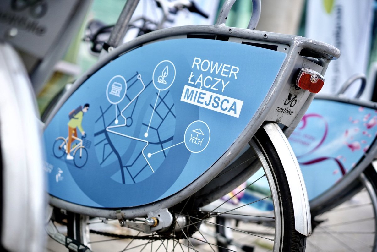 🚲🇪🇺Tegoroczny Europejski Tydzień Mobilności przebiega pod hasłem #BetterConnections. Wspólnie z <a href="/NextbikePolska/">Nextbike</a> przypominamy, że rower również ma tę moc – łączy ludzi, miejsca, pełni ważną funkcję w mieście <a href="/warszawa/">Warszawa</a>. Na rowerach #Veturilo pojawiły się okolicznościowe panele.