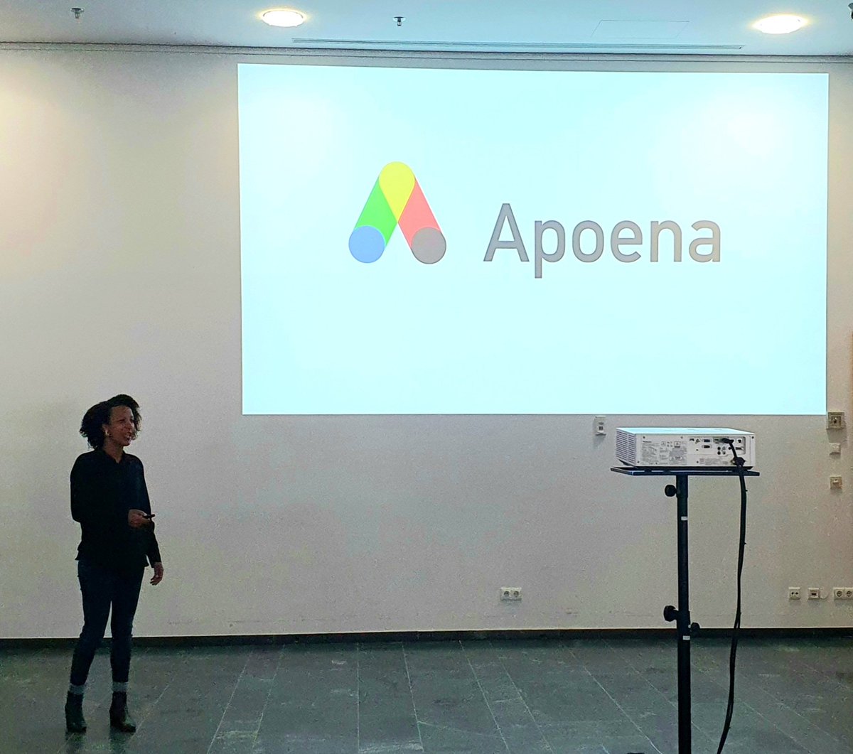 RedeApoena's tweet photo. A #RedeApoena esteve presente hoje no encontro organizado pela Embaixada do #Brasil entre a delegação da @unicampoficial e a #diáspora científica brasileira na #Alemanha. O encontro proporcional o #networking entre profissionais visando futuras cooperações entre os 2 países. https://t.co/gekISYqSSp