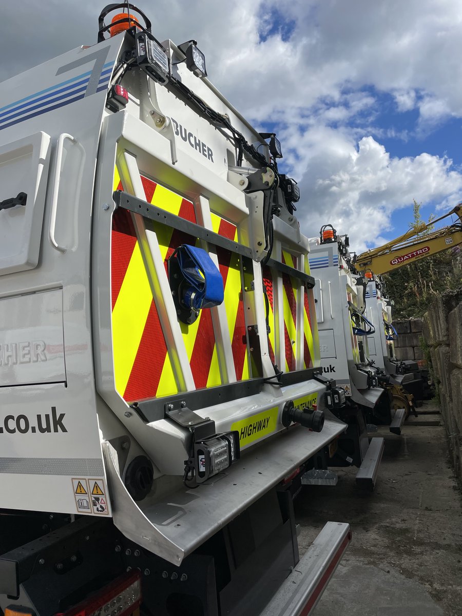 CoopsGroupUK's tweet photo. Hi-Tac Full Sweeper Kits including 3M Chevrons designed, manufactured and expertly fitted to the fleet of NEW AB2K Sweepers by our graphics team.

@AB2Kplant  @Quattro_Plant  #QuattroGroup #Bucher #Environmental #CoopsGroup #Graphics 

Coops Group - 0203 740 3666 https://t.co/gKISC0l6G0