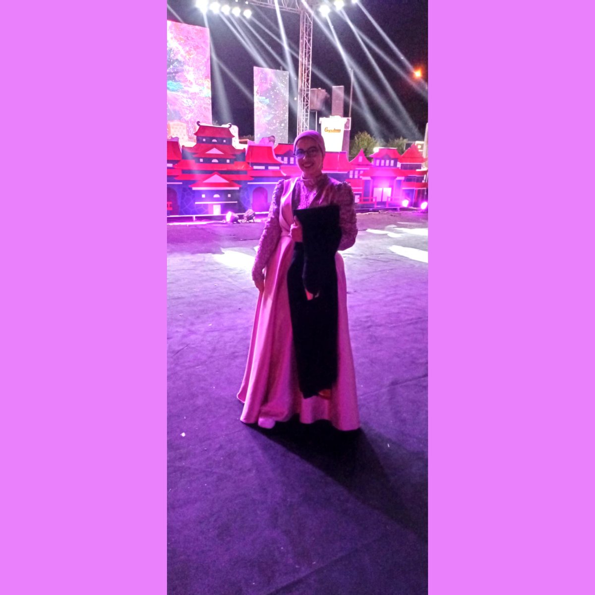 الحمد لله ❤️❤️
Proom night done 👩🏻‍🎓❤️