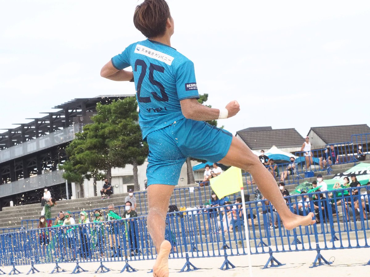 kibu_25's tweet photo. 冷静に足場をならして絶対決めると意気込んで蹴ったボールはキーパーに見事に弾かれたましたが、運良く自分のところへ転がり冷静に流し込みました⚽️
@bs_scrap 
#PK #アヴェルダージ熊本BS https://t.co/fogRNIdFSx
