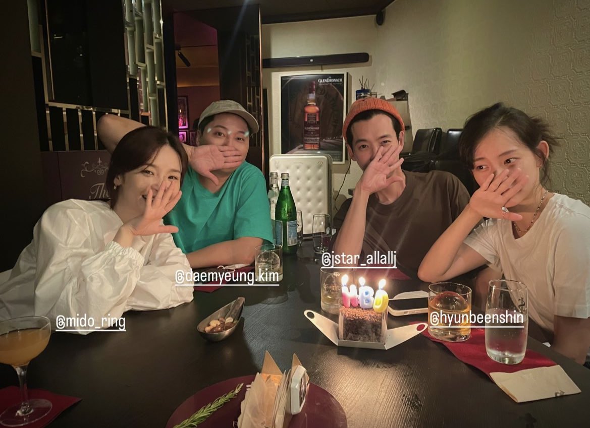 다들 미모 무슨 일 ?
1년새 나이먹은 것은 나 뿐