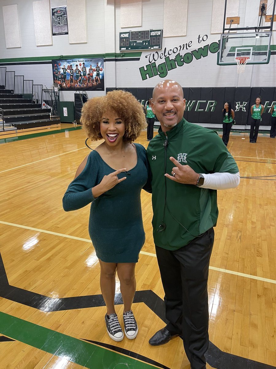 HHS_Canes's tweet image. 🏈 We ready @HightowerFB @HHS_Canes ‼️@FortBendISD with @ChelseaFox26 #hhsalumni #classof2002 💚🖤🤍