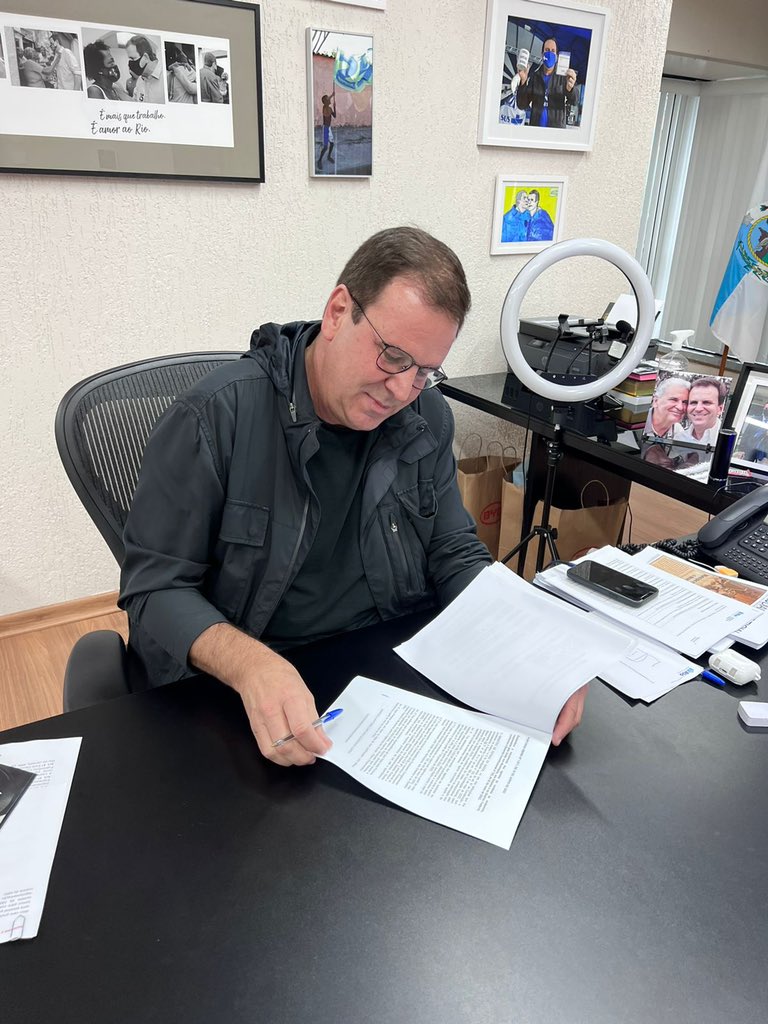 danielsoranz's tweet photo. Como já estava previsto o prefeito @eduardopaes enviou a @camarario o atendimento ao disposto na Emenda
Constitucional n° 120 https://t.co/ehMQmmUo3q