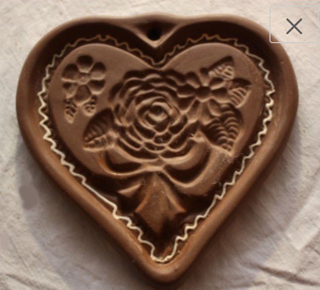 emmasattic98's tweet photo. Vintage Heartstone USA Shortbread Cookie Pottery Mold with Floral Design by EmmasAtticTreasures https://t.co/tiGJRz3oEG via @Etsy #HeartstoneUSA #FloralDesign #PotteryMold #ShortbreadCookie https://t.co/MucMevpo7Y
