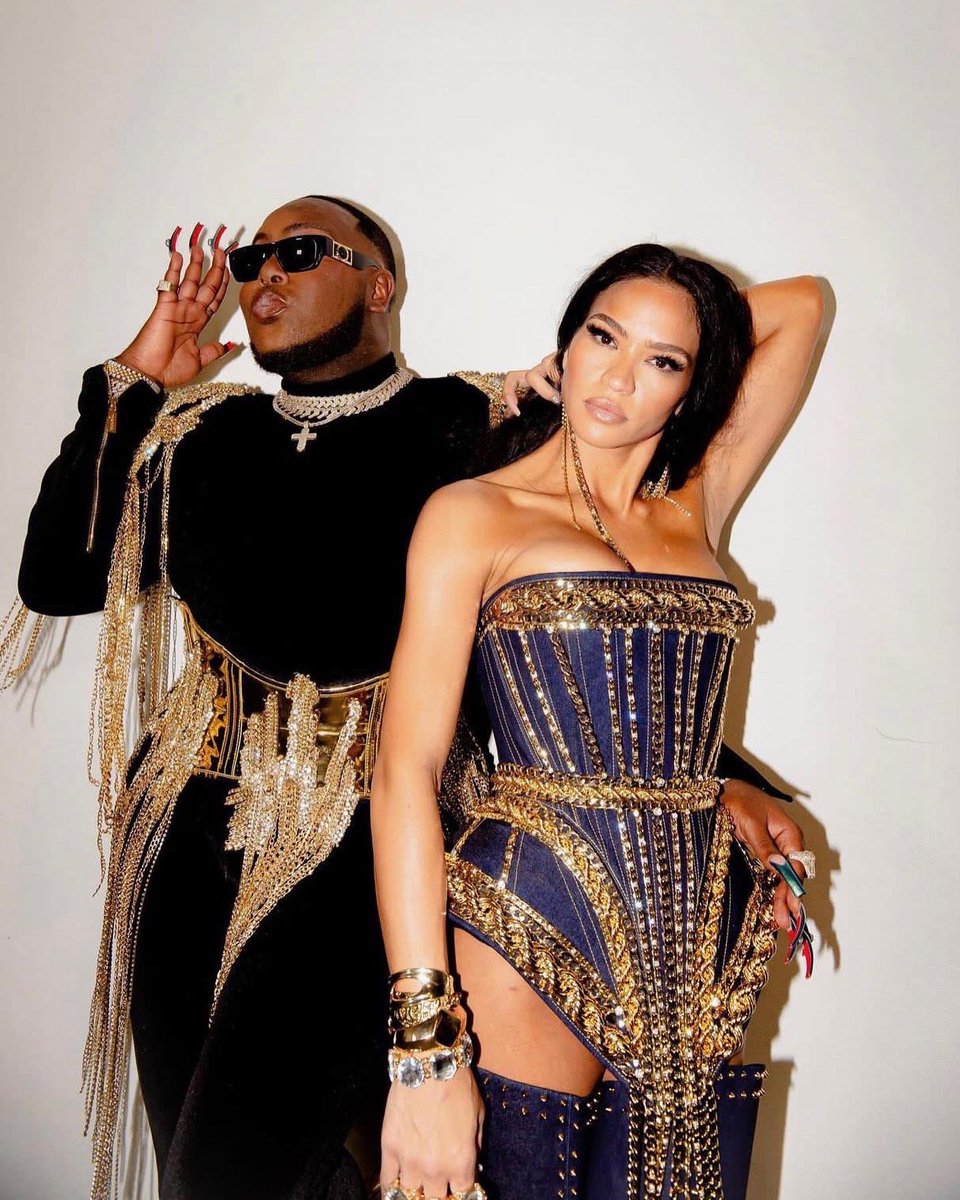 mefeater's tweet photo. Saucy and Cassie! ✨ https://t.co/LbmmWDw9Dp