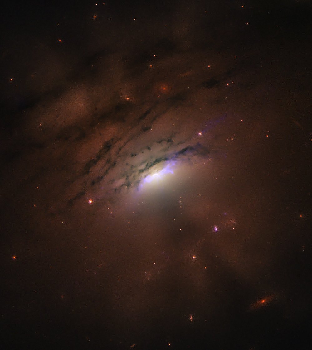 ᴅᴀʀᴋ ʀᴀʏs ɪɴ ᴛʜᴇ ʜᴇᴀʀᴛ ᴏғ ɢᴀʟᴀxʏ ɪᴄ 5063  ☄️