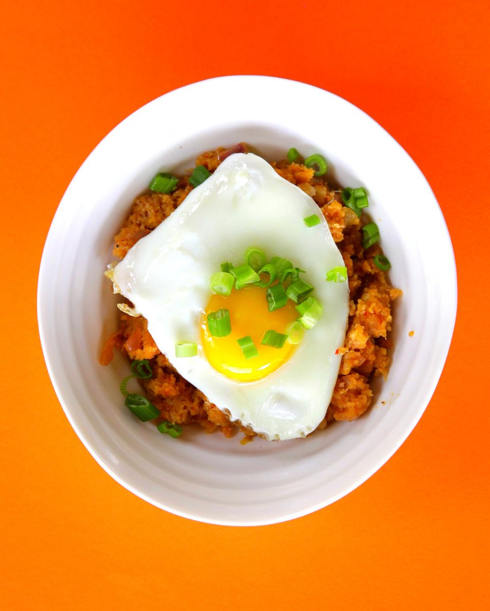 YoleleFoods's tweet photo. ๐ถ She's beauty and she's grace, she's kimchi fried fonio with an egg! ๐ถ
#NameThatMovie ๐ฅ๐ฝ
Find the recipe at https://t.co/2qaqGZBRRp ๐พ
#fonio #yolele #westafrica #chefpierrethiam #nowplaying #instarecipes #grace #eggs #namethatmovie #findtherecipe #liketheegg #recipe https://t.co/G9Bye7WdjE