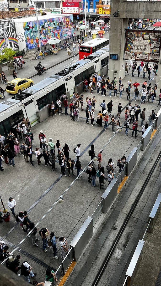 nforsans's tweet photo. Un éxito encontrarnos con Jairo Gutiérrez @metrodemedellin hablando #CulturaCiudadania en #Medellin y el contexto que dio forma al plan educativo, social y cultural  que lo sustenta @StellaRestrepo @Celestecyan @Essex_EBS @EssexSocSci @Uni_of_Essex https://t.co/sunSZAadC2
