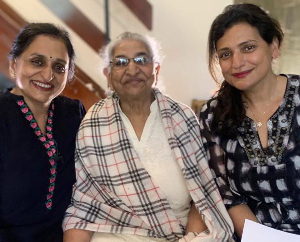 bbcfionatrott's tweet image. Meet the family of the late Dr Dharni MBE from #Bradford. He helped build the first #Hindu Temple outside London. It was opened by the #Queen. They will be travelling to London for her funeral or watching at home. Their way of saying thank you. Watch News at One on @BBCiPlayer
